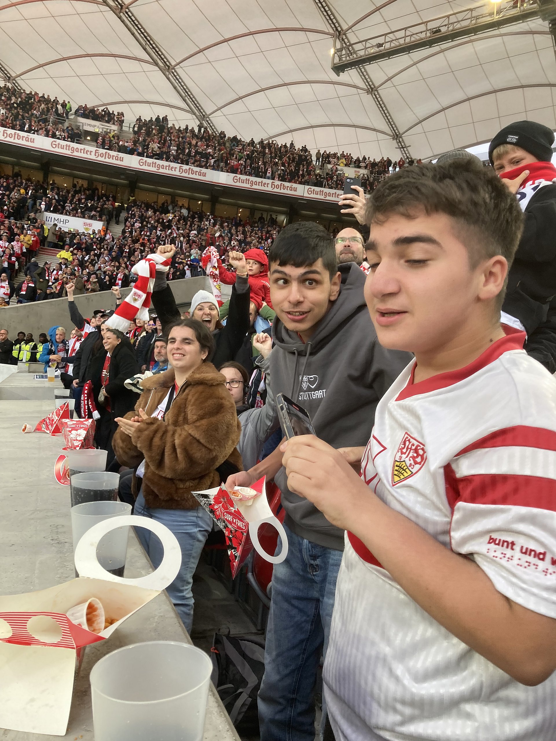 Schülerinnen und Schüler in der MHP Arena